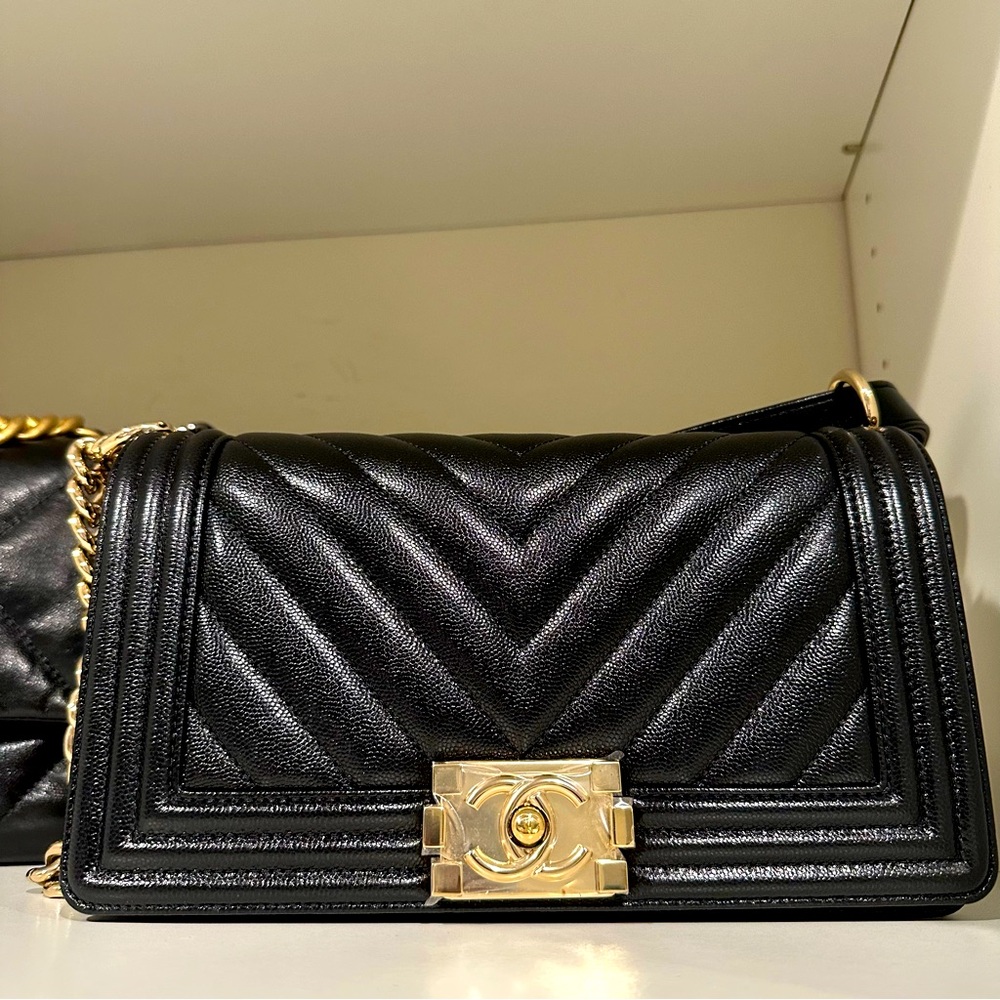 Chanel medium Boy Bag Caviar leather NWT - Picture 12 of 17